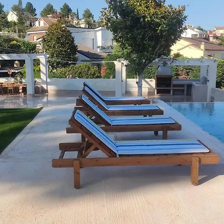 Hermosa En Sentiu Villa