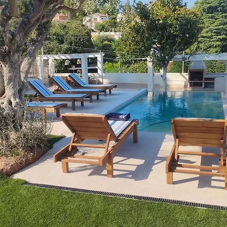 Villa Hermosa En Sentiu *